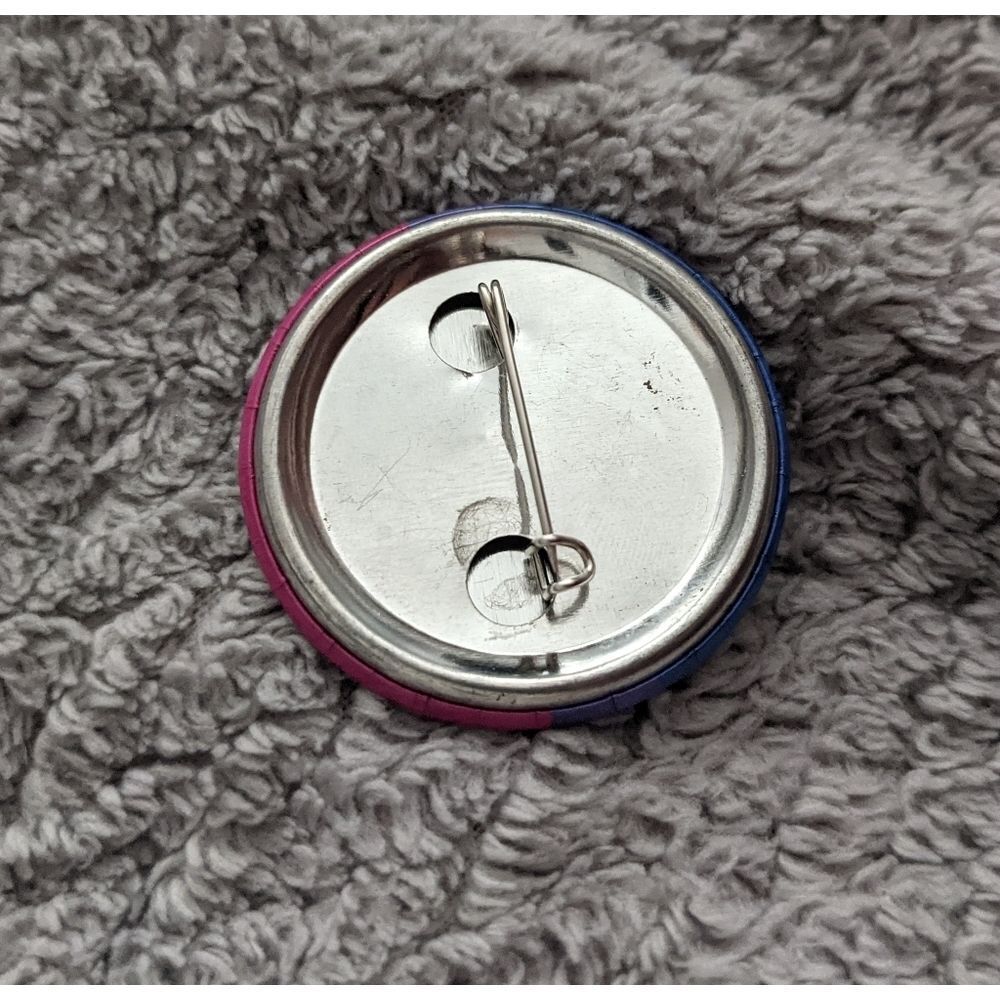Bisexual flag pin‎ - Picture 2 of 3
